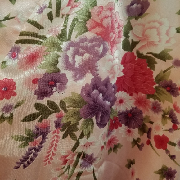 NWOT Floral Kimono Robe - Picture 4 of 10